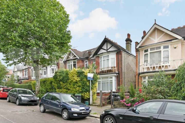 			Beautiful Tree Lined Road!, 1 Bedroom, 1 bath, 1 reception Flat			 Danvers Road, Crouch End